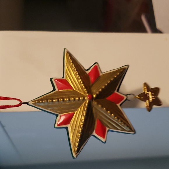 Hallmark Christmas Porcelain 2001 ornaments set of 4 - Picture 7 of 12